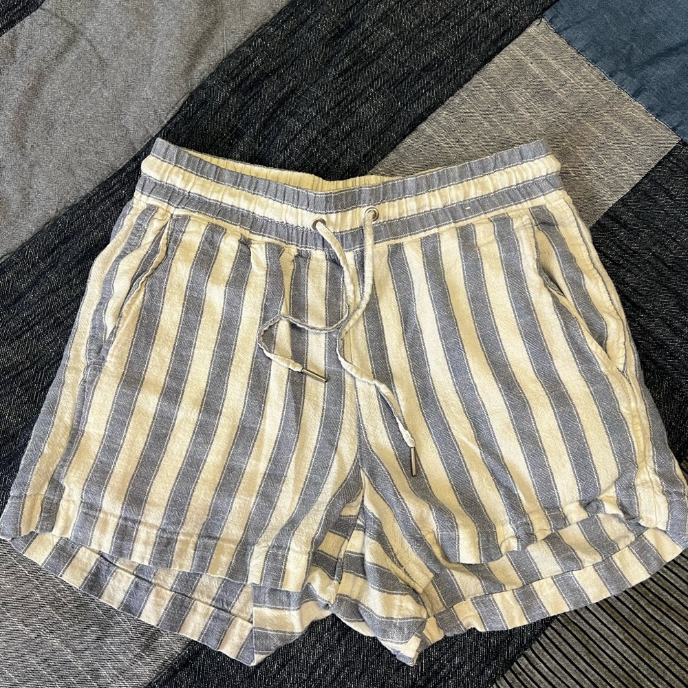 GAP Linen shorts with pockets